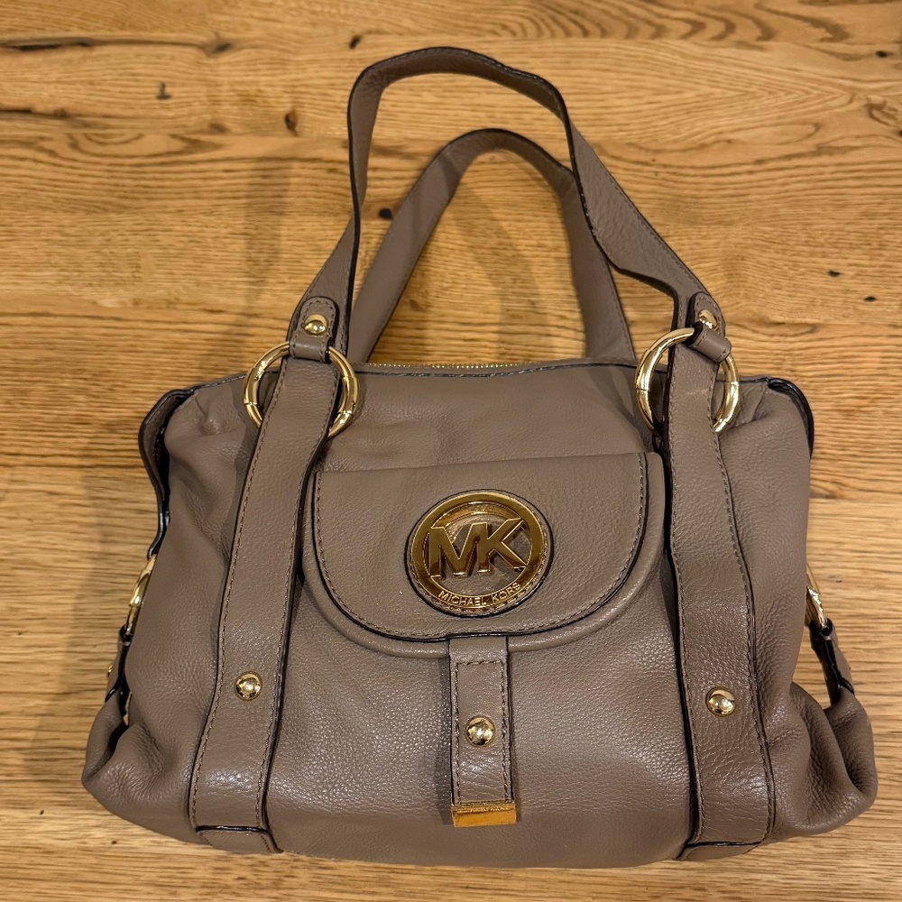 Michael Kors Leather Purse in dove brown